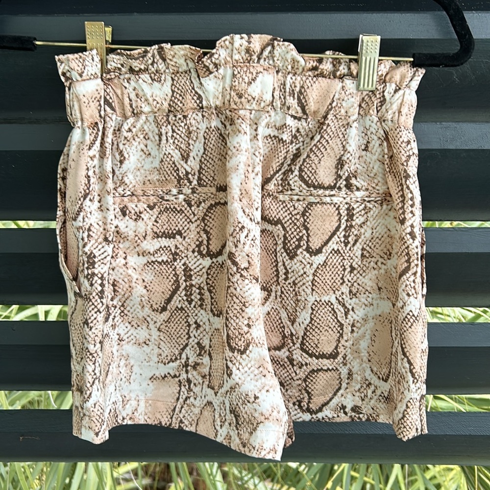 L’Academie SUPER CUTE Jane Shorts - Picture 5 of 8